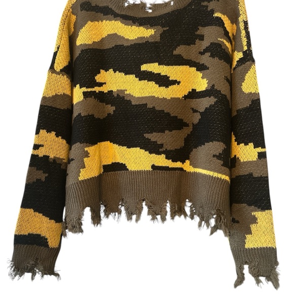 Distressed Camo Sweater M/L - Picture 4 of 6